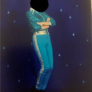 Revolution dance wear hip hop costume w hair bow and shoe laces.Med size wore 1x